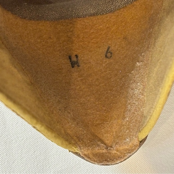 STUART WEITZMAN Sz 9 Textured Gold Toned Ballet Flats Almond Toe Bow Detail - Picture 9 of 10